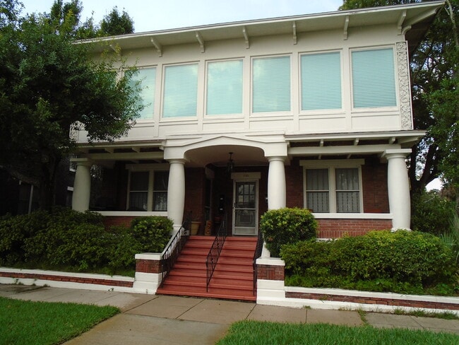 Building Photo - 1101 S Dakota Ave