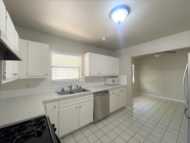 Foto del edificio - 1720 Justin Ln
