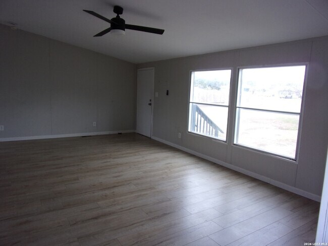 Foto del edificio - 360 Rangeland Rd