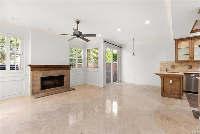Foto del edificio - 6121 Greenbrier Dr