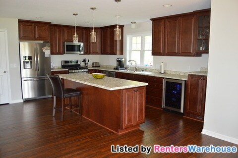 Building Photo - 6795 Manor Dr