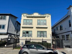 Building Photo - 342 E 15th St