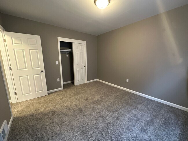 Foto del edificio - 6302 W Medford Ave