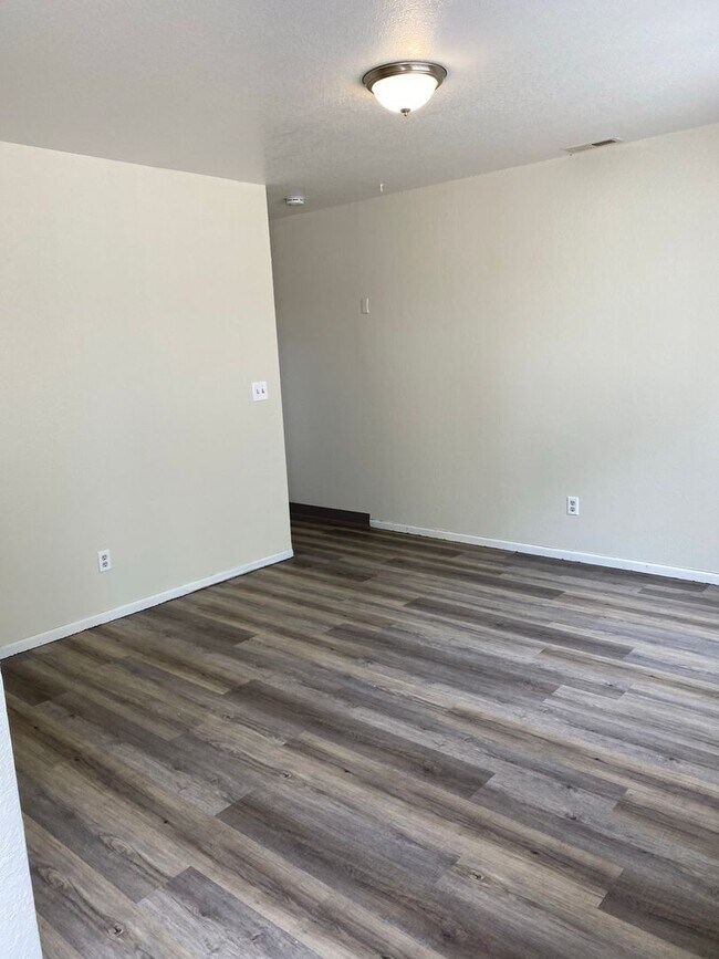 Building Photo - 674 Humboldt St