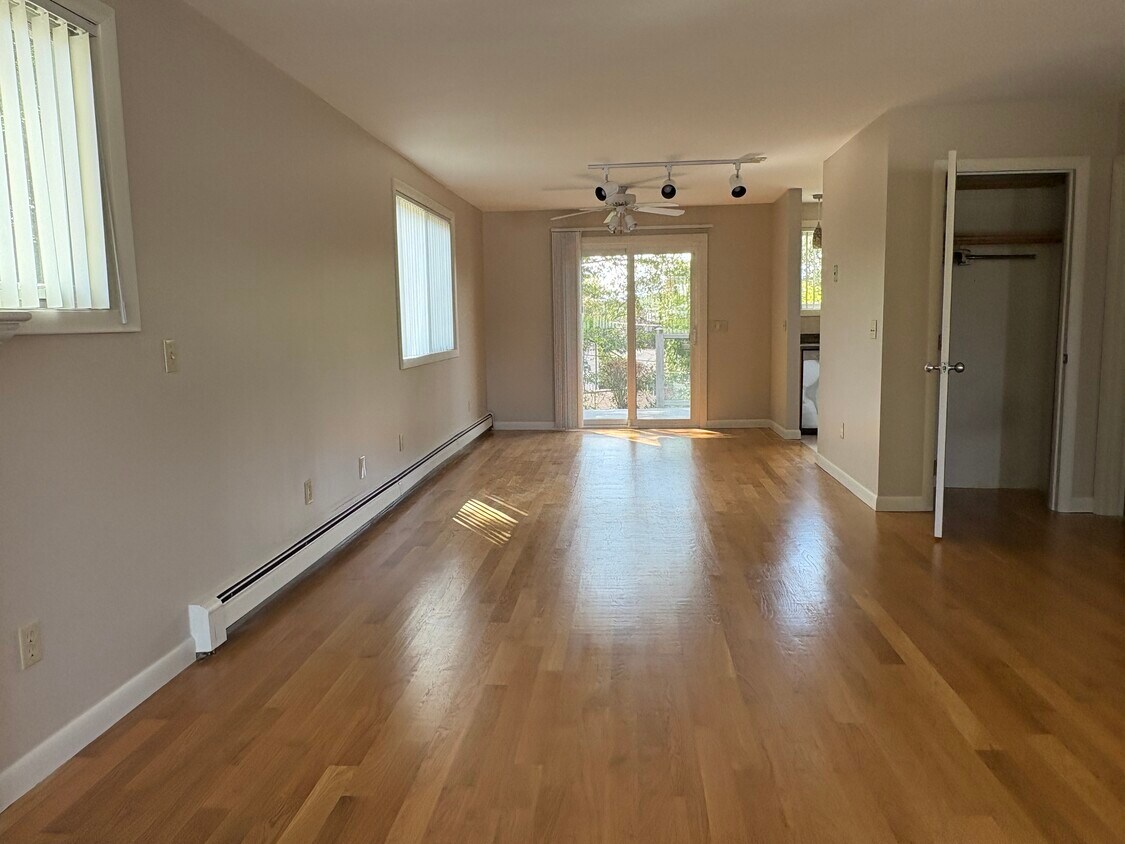 Primary Photo - 42 Fenwood Rd