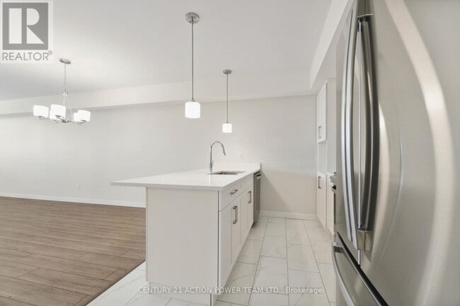Building Photo - 358 Hazel Cres