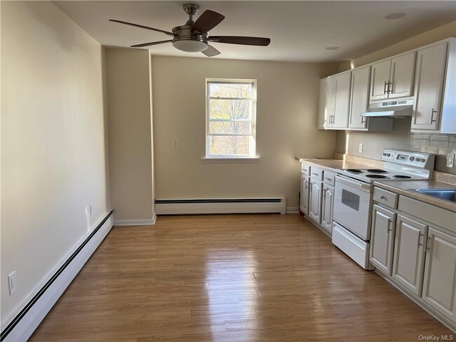 Foto del edificio - 1225 E Main St