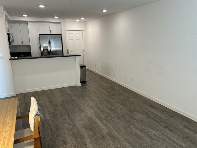 Building Photo - Well-Kept 1 Bedroom, 1 Bath Condo in East Petaluma