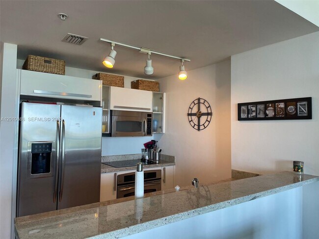 Foto del edificio - 601 NE 36th St