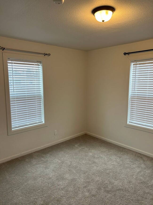 Building Photo - Renovated 3 Bed, 1 Bath Home in McMinnville