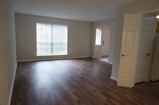 Foto del edificio - 8823 High Haven Dr