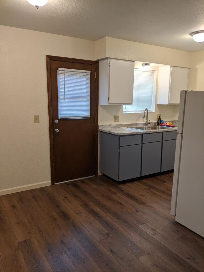 Photo - 321 N Park St Apartment