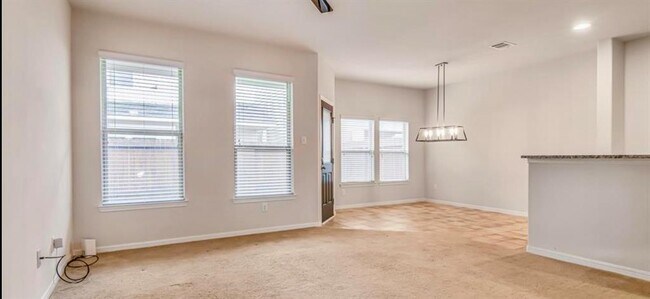 Building Photo - 13530 Vista De Oro St