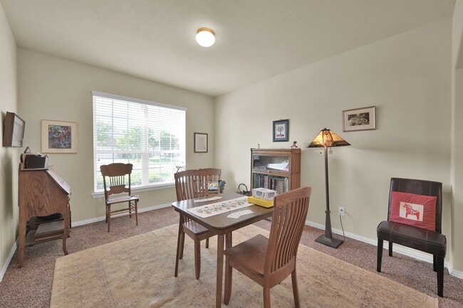 Foto del edificio - 241 Lake Estates Dr
