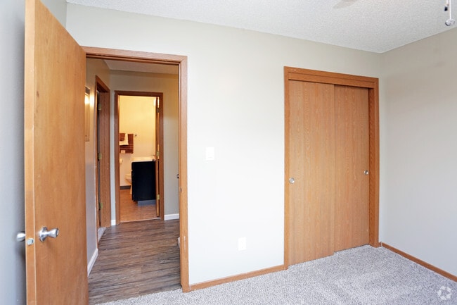 Bedroom - Woodland Place Apartments