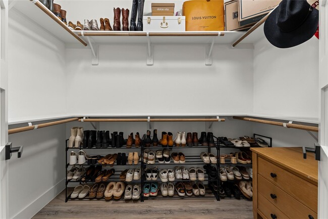 Building Photo - Wycliffe Dr.