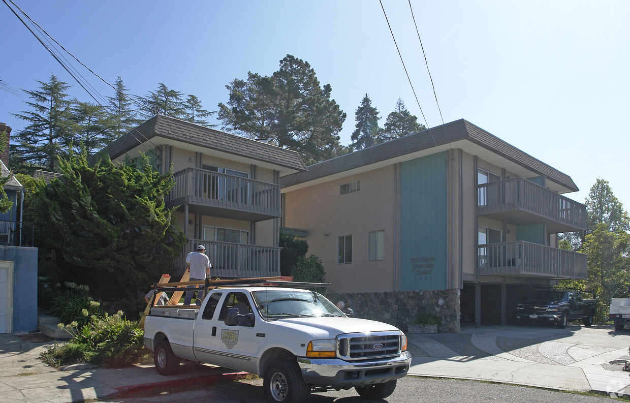 Primary Photo - 6582 Lucas Ave