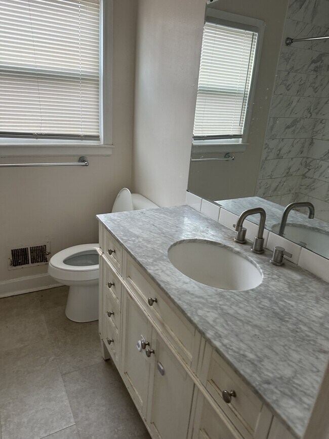 Foto del edificio - 1601 Grovewood Dr