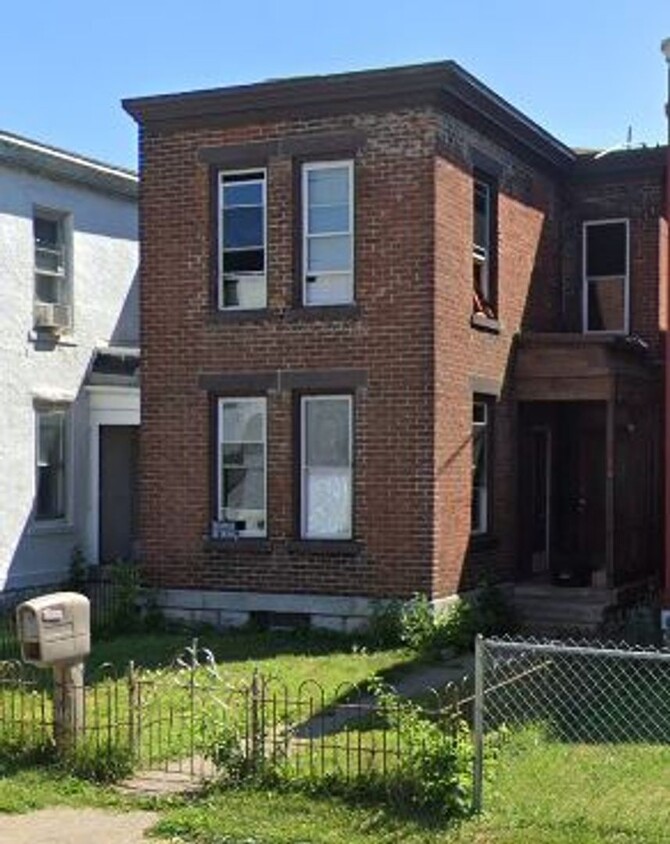 Foto principal - 3 bed 1 bath with great space just refurbi...