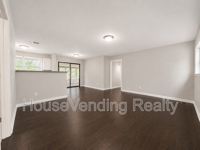 Building Photo - 619 Tarpley St
