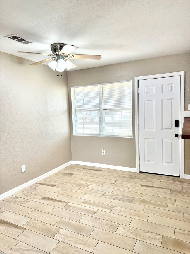 Building Photo - 7225 Hummingbird Ln