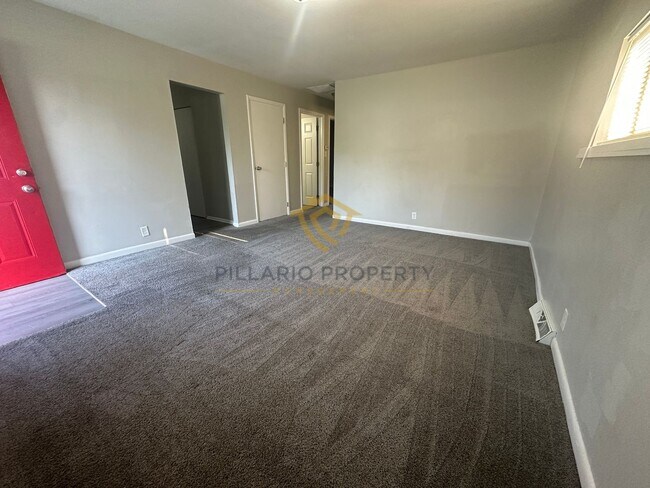 Foto del edificio - $500 OFF MOVE-IN SPECIAL!!! Fresh Renovate...