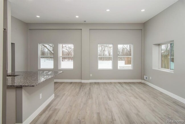 Building Photo - 2455 Crumb Rd