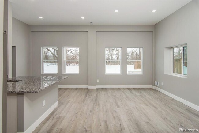 Foto del edificio - 2455 Crumb Rd