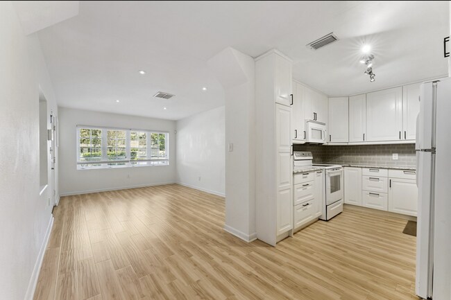 Foto del edificio - 447 N Phelps Ave