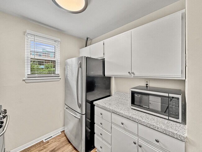 Foto del edificio - 4411 Falls Bridge Dr