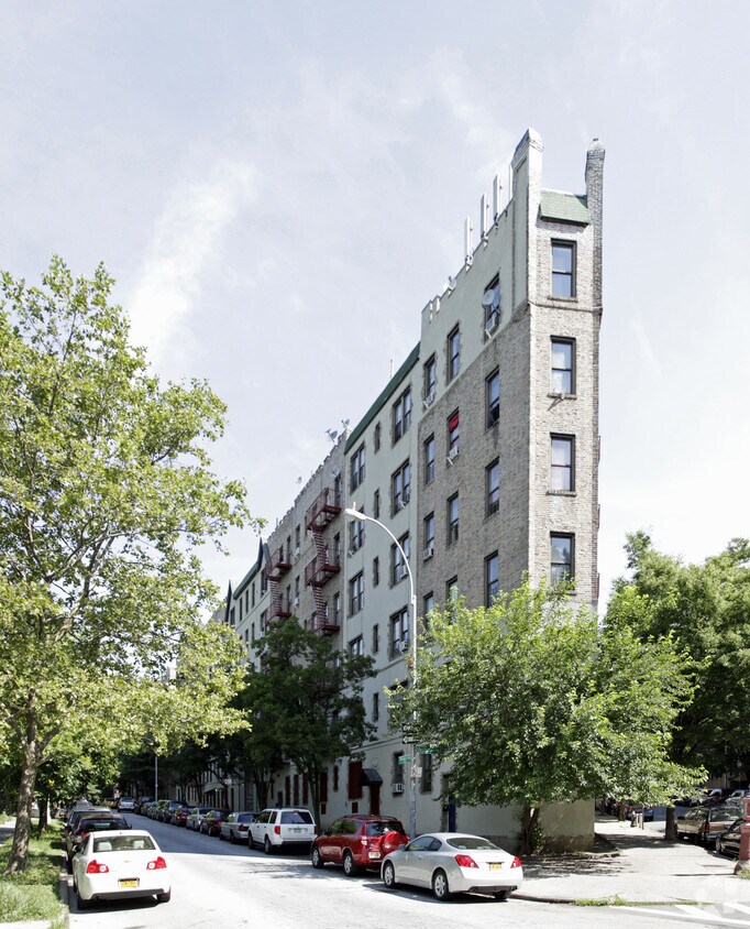 Primary Photo - 115 E Mosholu Pky N