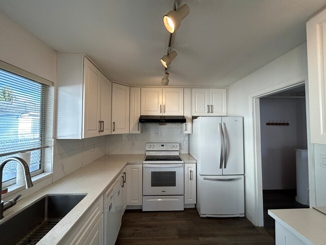 Building Photo - 7040 Williams Rd