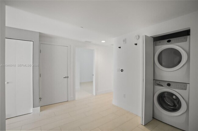 Building Photo - 16385 Biscayne Blvd