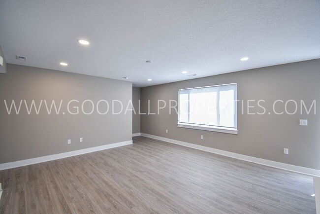 Building Photo - $1,000 rent credit if moved in by January ...