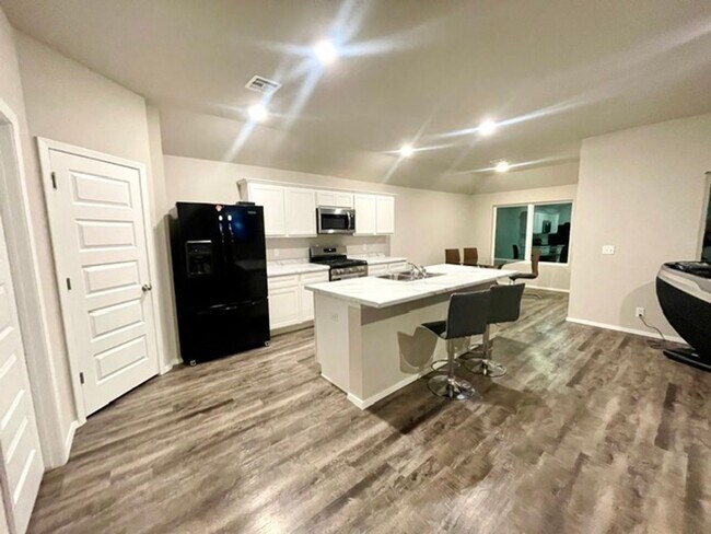 Foto del edificio - 4 Bed | 2 Bath in Broken Arrow!
