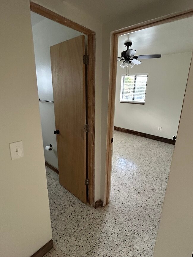 Building Photo - 910 SW 4th Ave