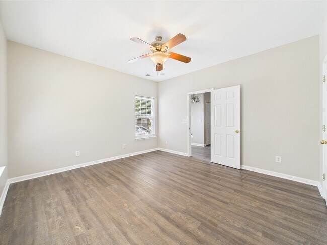 Foto del edificio - 5706 Bent Creek Cir