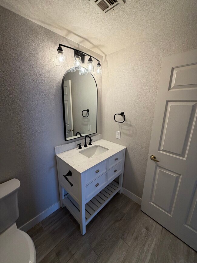 Segundo baño - 231 W Horizon Ridge Pky