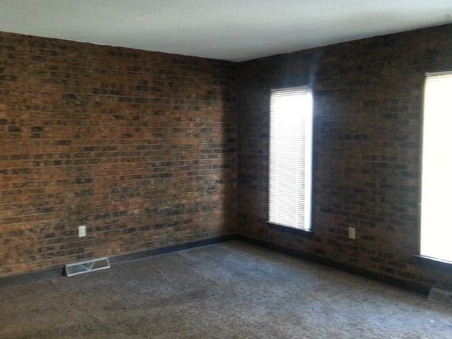 Building Photo - 2734 Colonial St