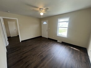 Building Photo - 212 Mill St