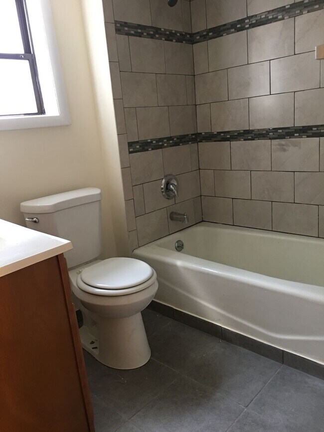 Foto del edificio - 684 N 5th St