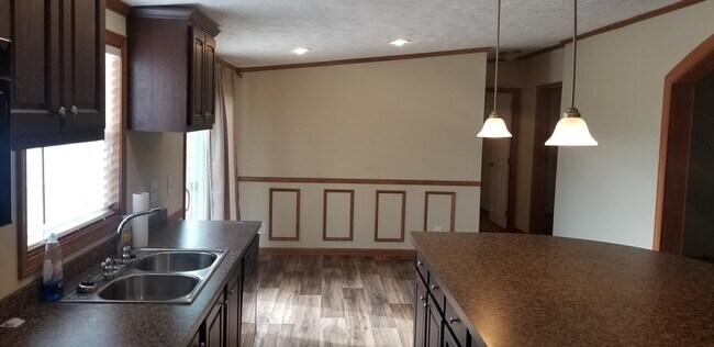 Building Photo - Spacious Home Set on Large Piece of Property!