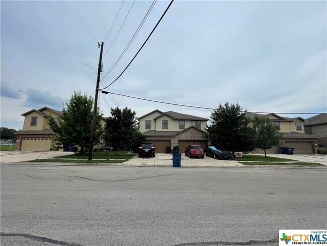 Building Photo - 949 Floating Star