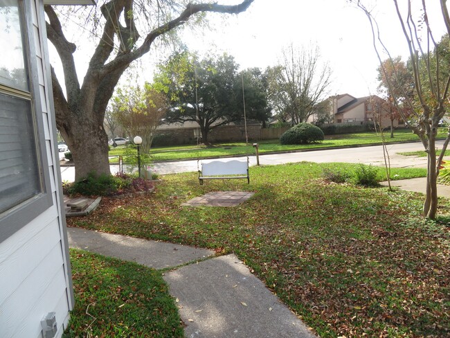 Building Photo - 12824 Westpark Dr