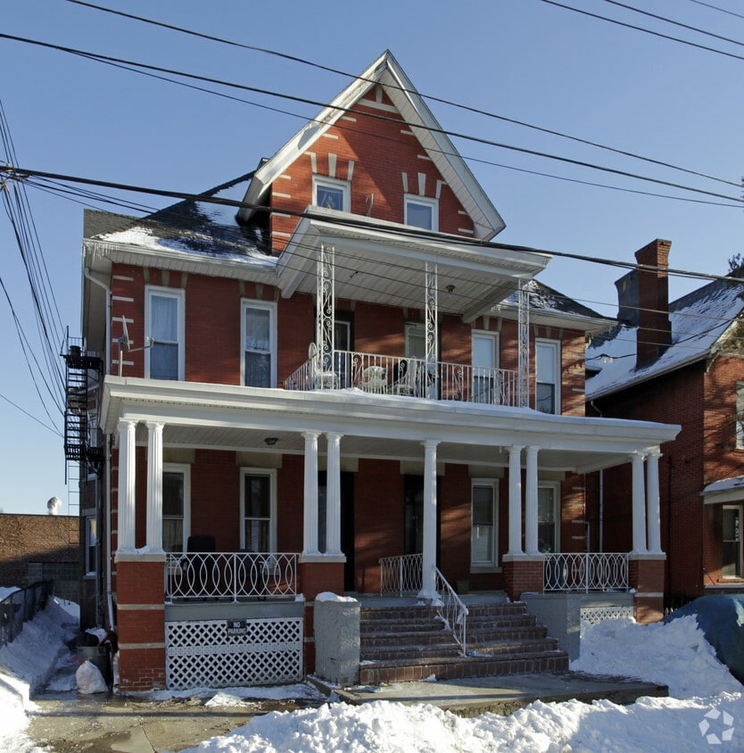 Building Photo - 105-107 N High St