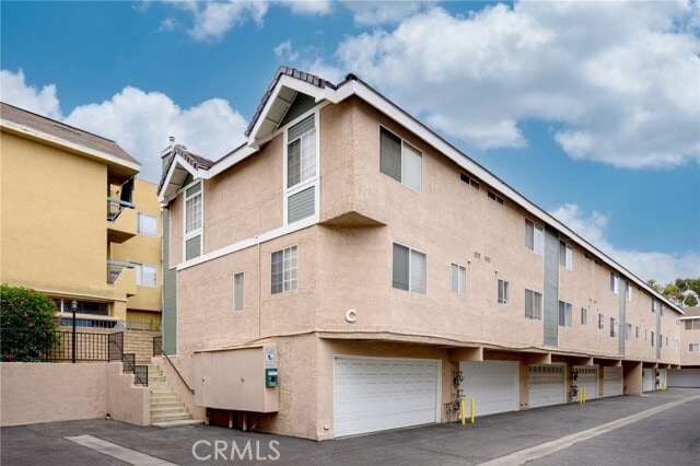 Foto del edificio - 8958 Burnet Ave