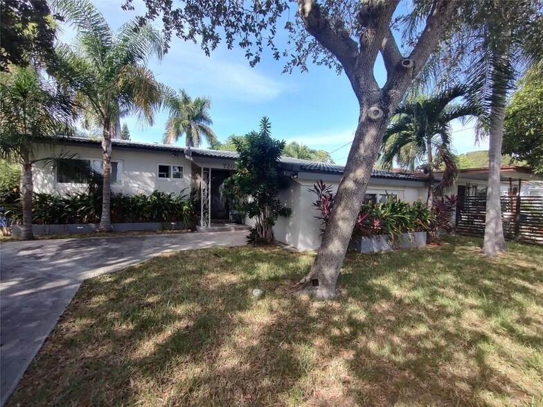 Primary Photo - 720 SW 2nd Ave