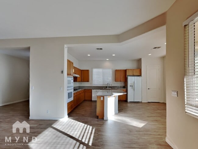 Building Photo - 6524 Greenlet Ave