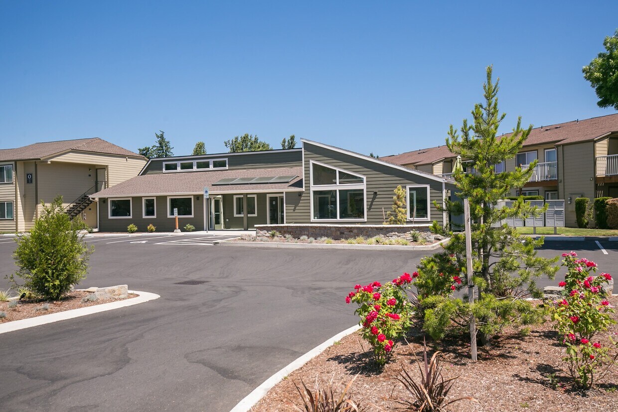 Sandstone Manor Apartments in Portland, OR