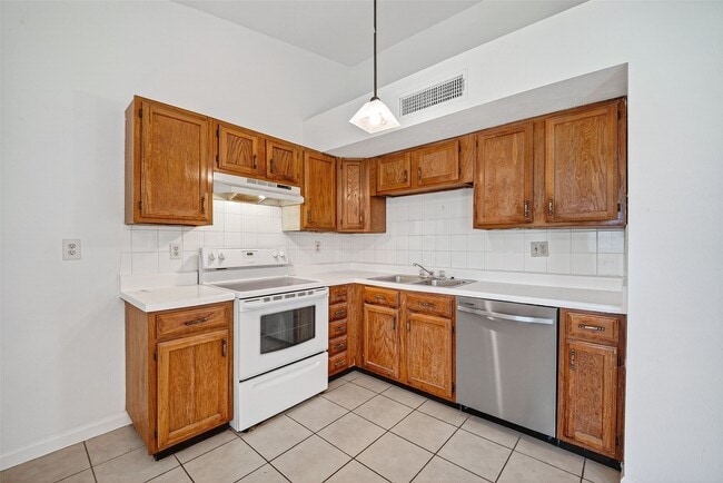 Foto del edificio - 14219 Dartwood Dr